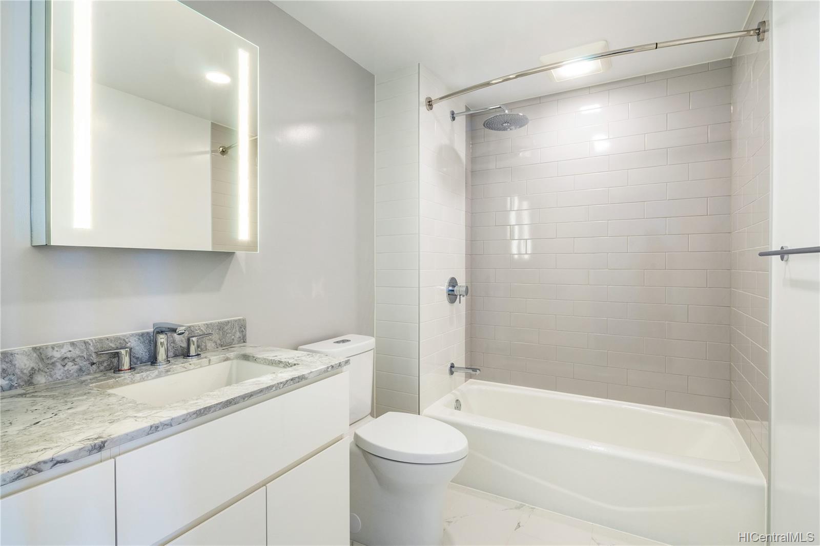987 Queen Street  Unit 3702
