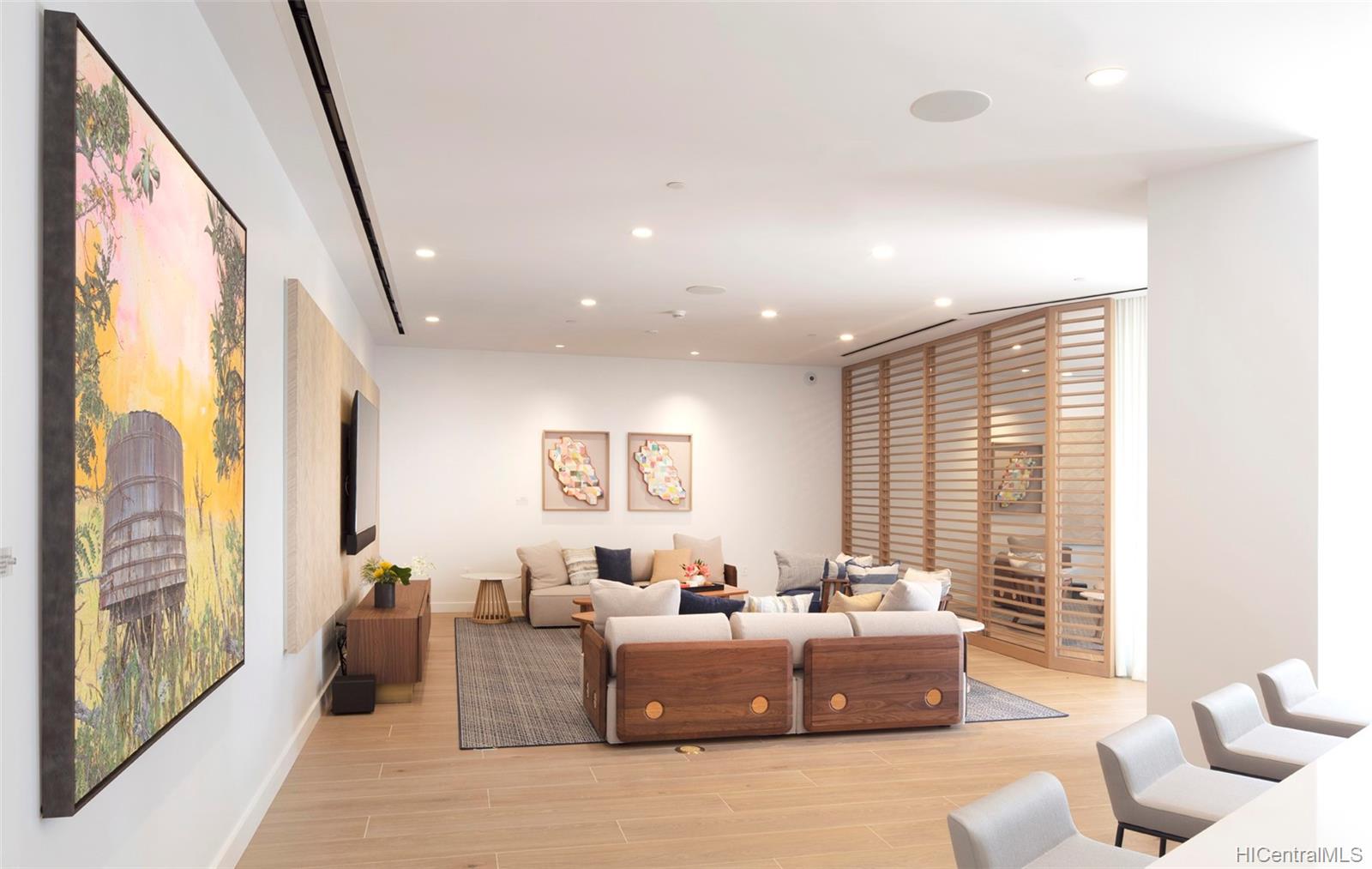 987 Queen Street  Unit 3702