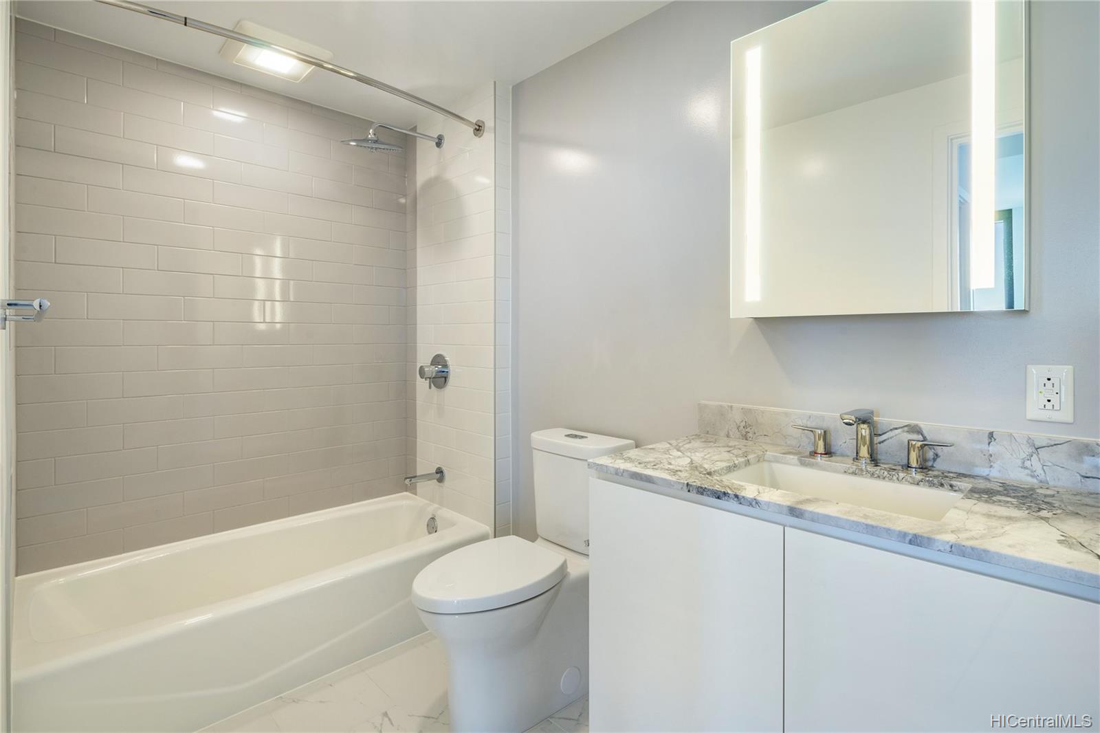 987 Queen Street  Unit 3702