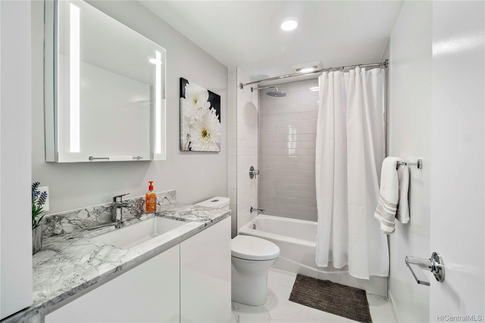 987 Queen Street  Unit 2216