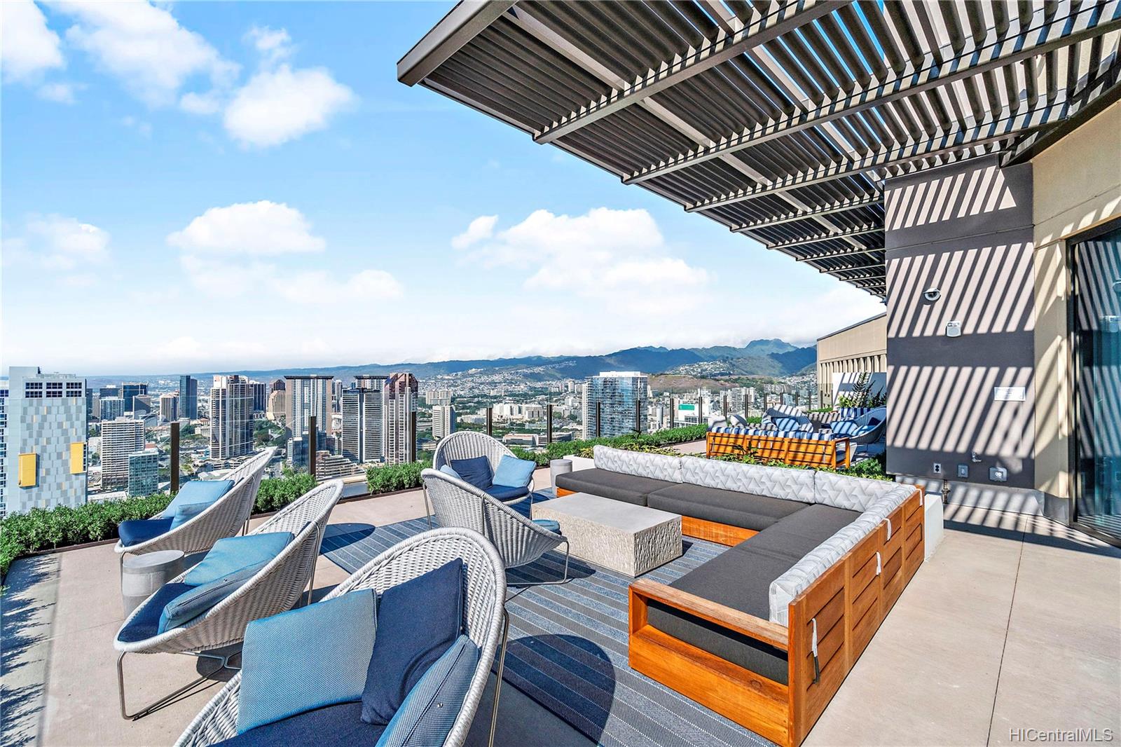 987 Queen Street  Unit 2216