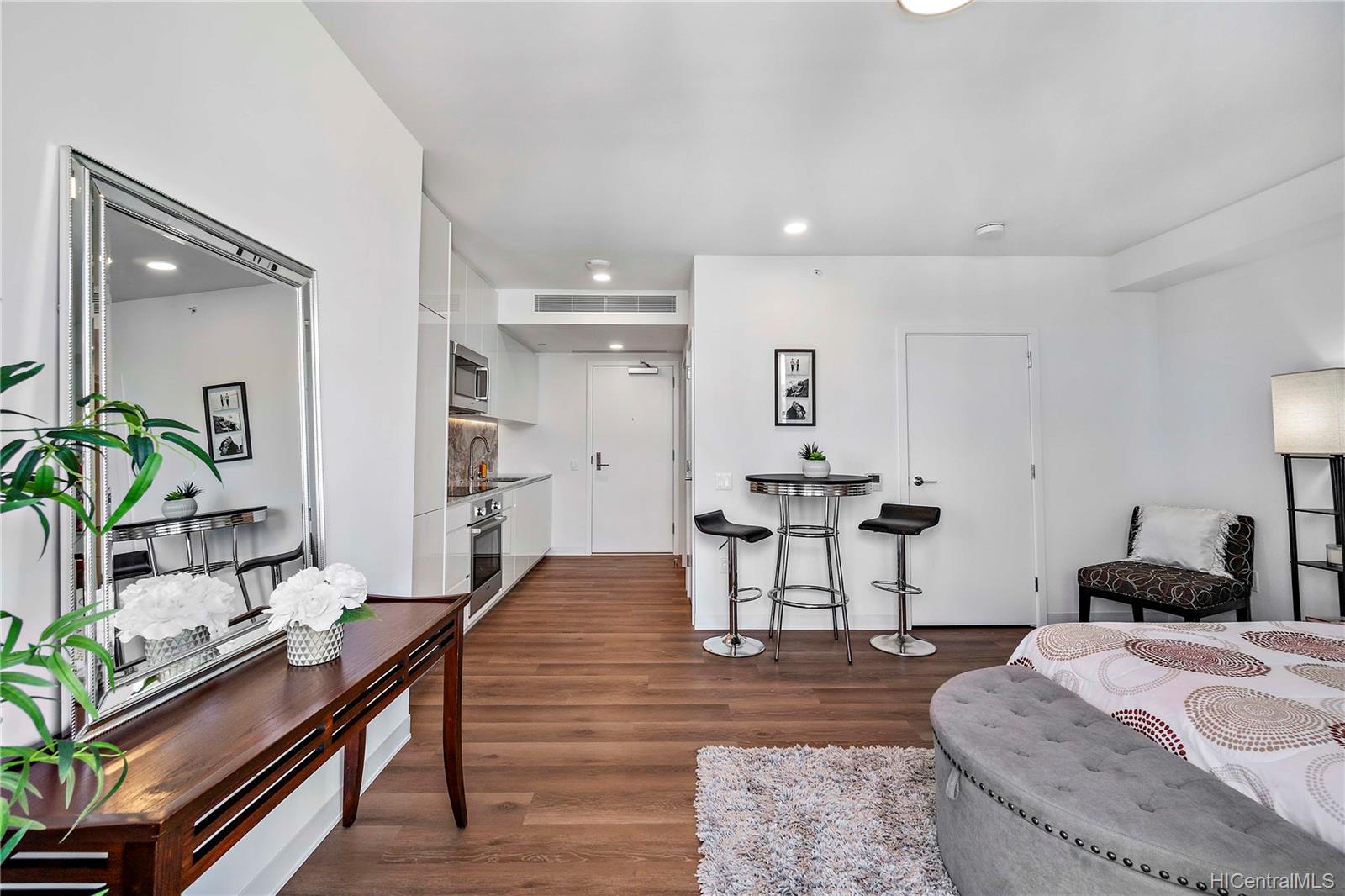987 Queen Street  Unit 2216