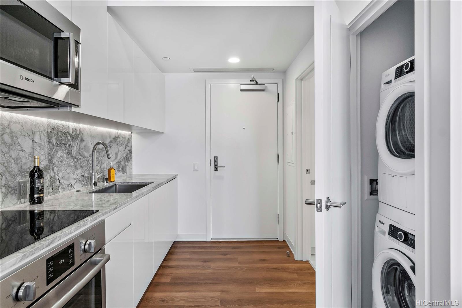 987 Queen Street  Unit 2216