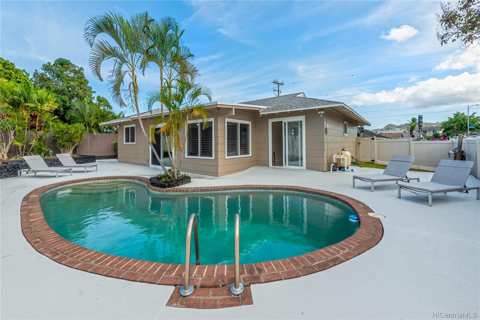 633 Keolu Drive