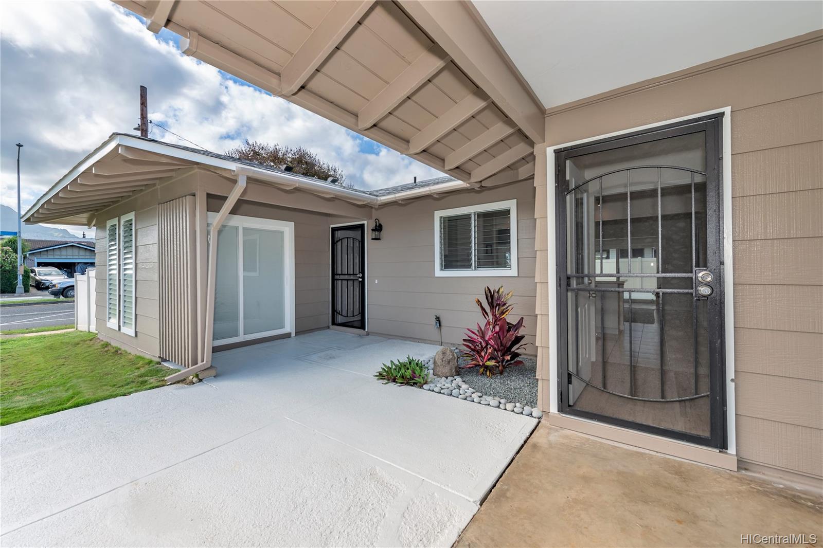 633 Keolu Drive