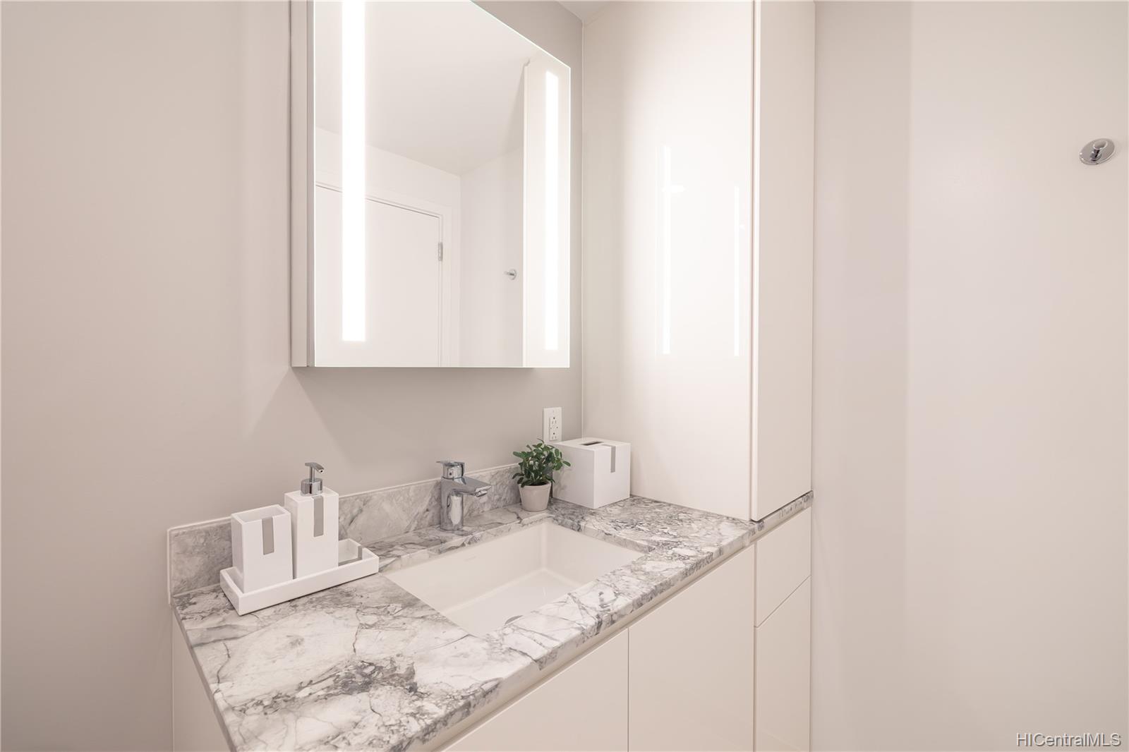 987 Queen Street  Unit 4103