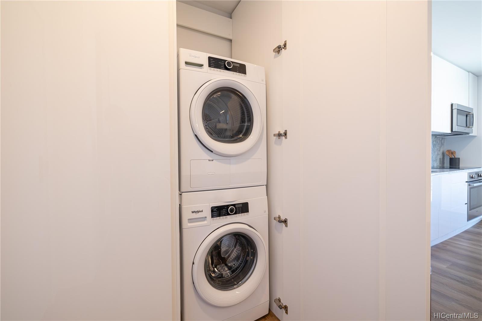 987 Queen Street  Unit 4103