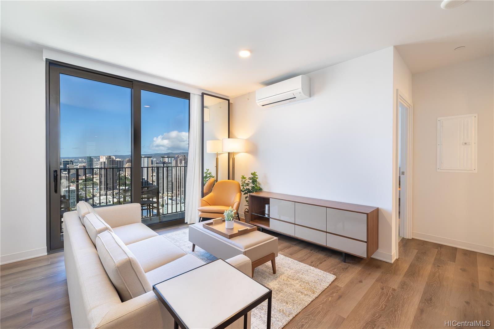 987 Queen Street  Unit 4103
