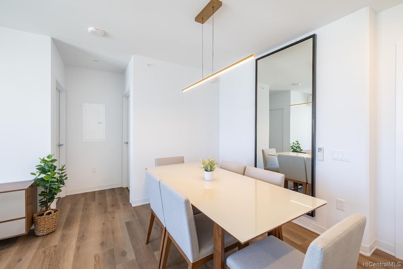 987 Queen Street  Unit 4103