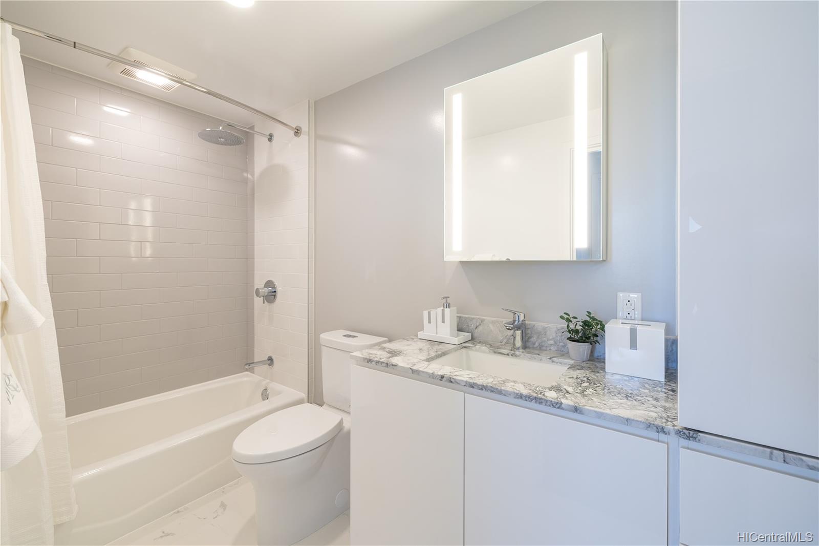 987 Queen Street  Unit 4103