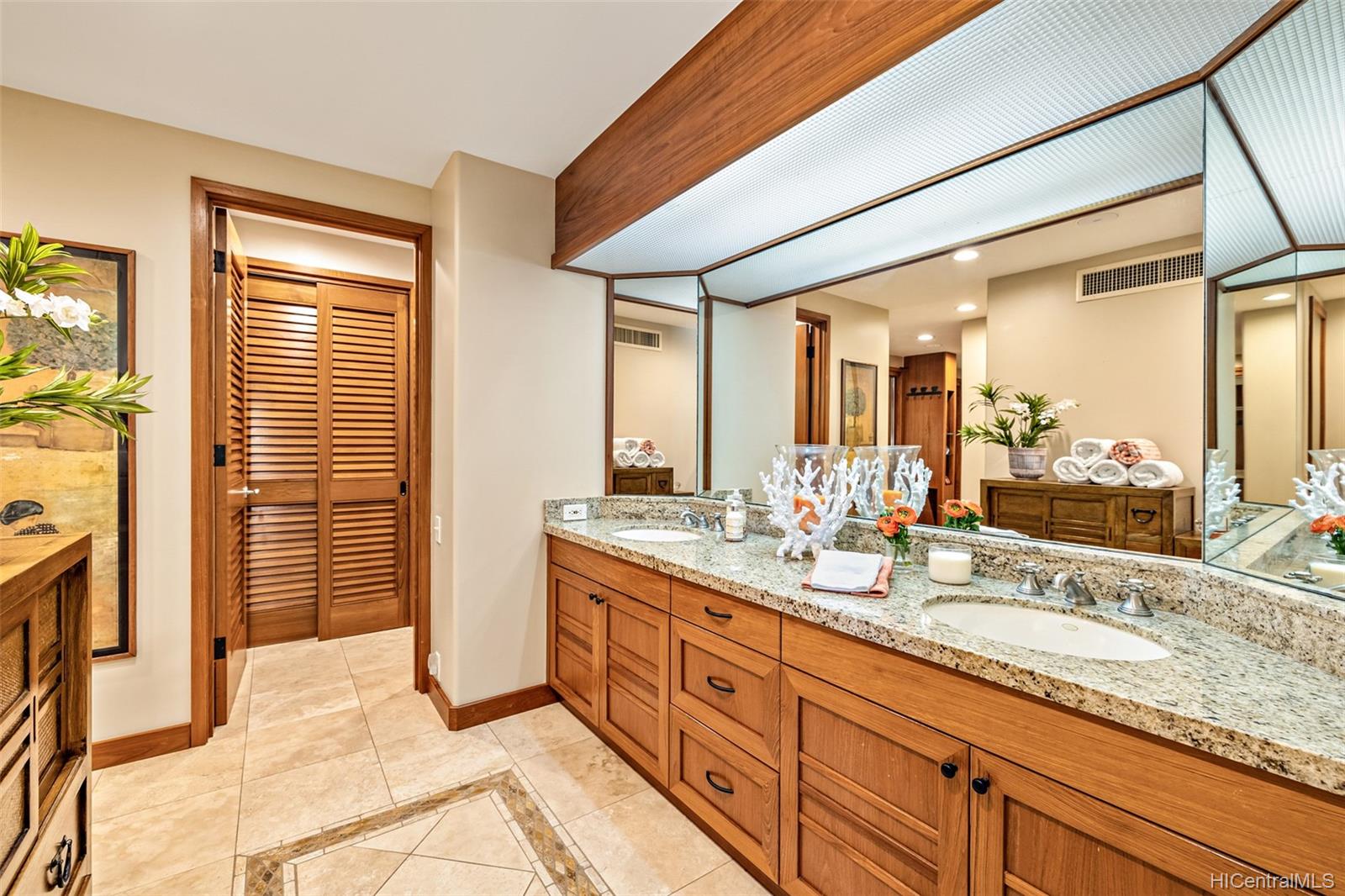 3210 Diamond Head Road  Unit 4