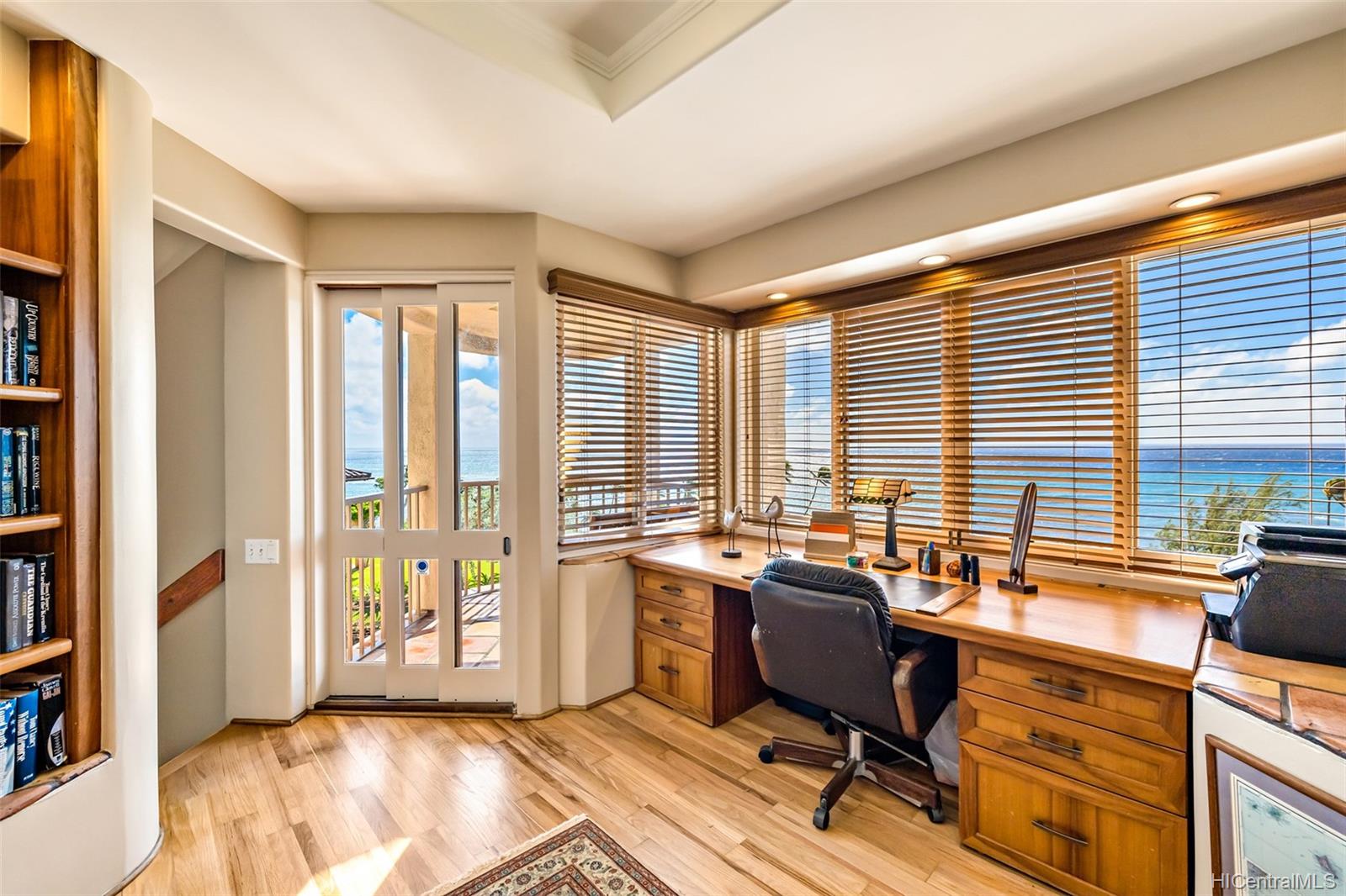 3210 Diamond Head Road  Unit 4