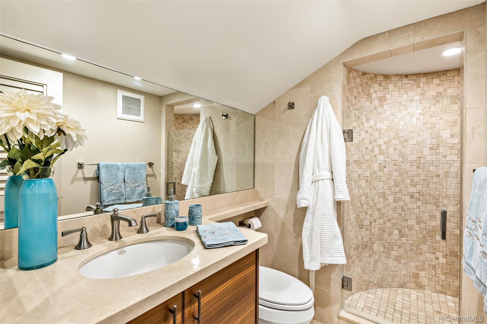 3210 Diamond Head Road  Unit 4