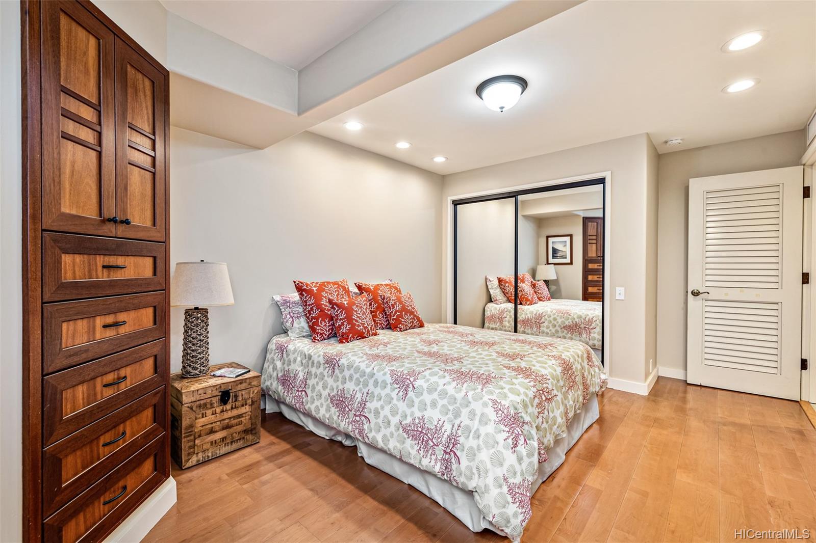 3210 Diamond Head Road  Unit 4