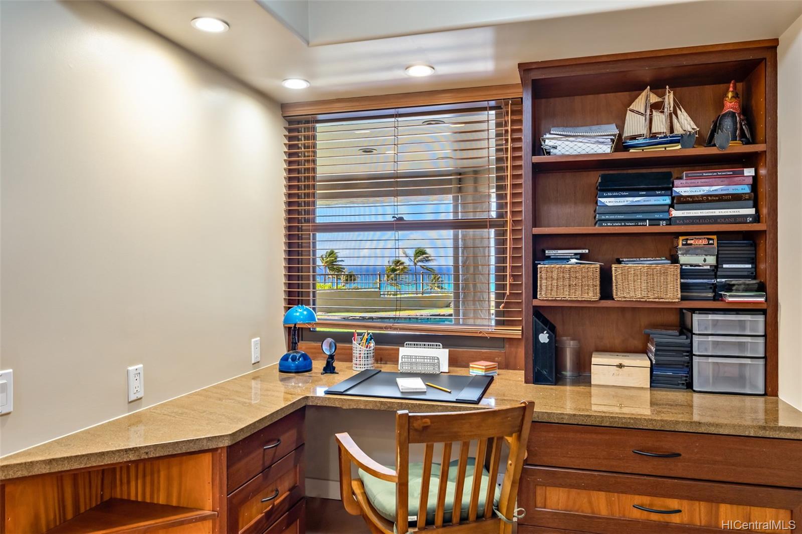3210 Diamond Head Road  Unit 4