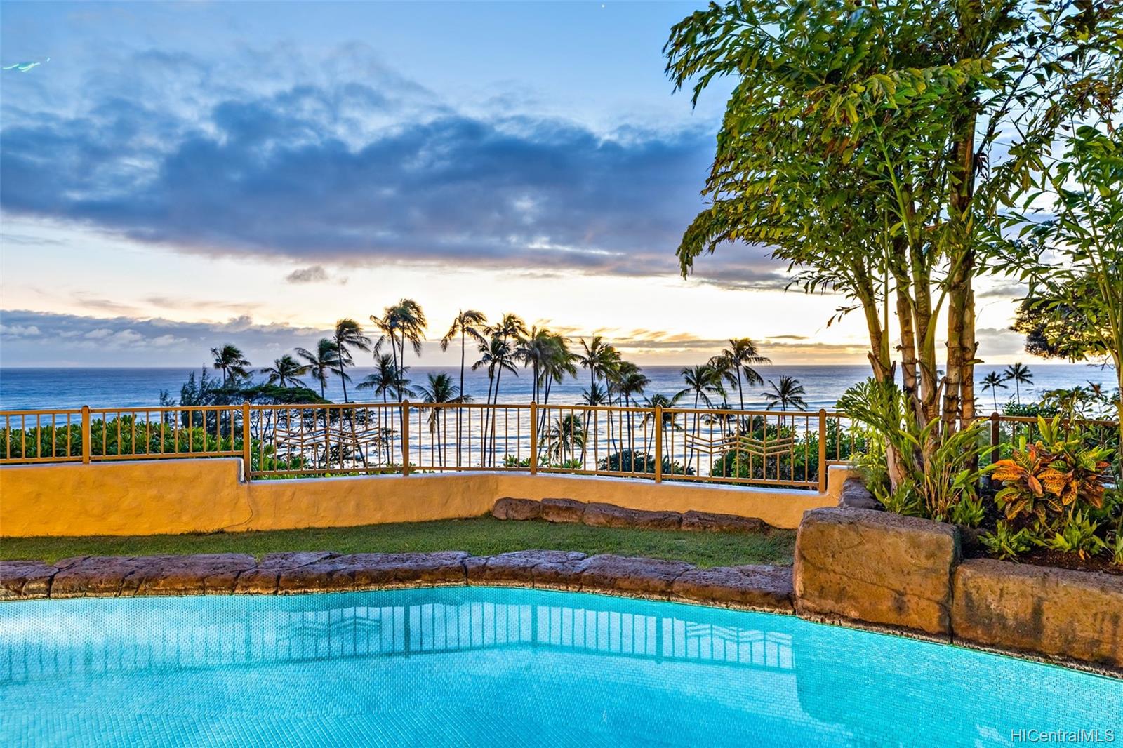 3210 Diamond Head Road  Unit 4