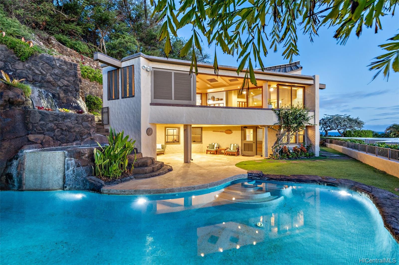 3210 Diamond Head Road  Unit 4