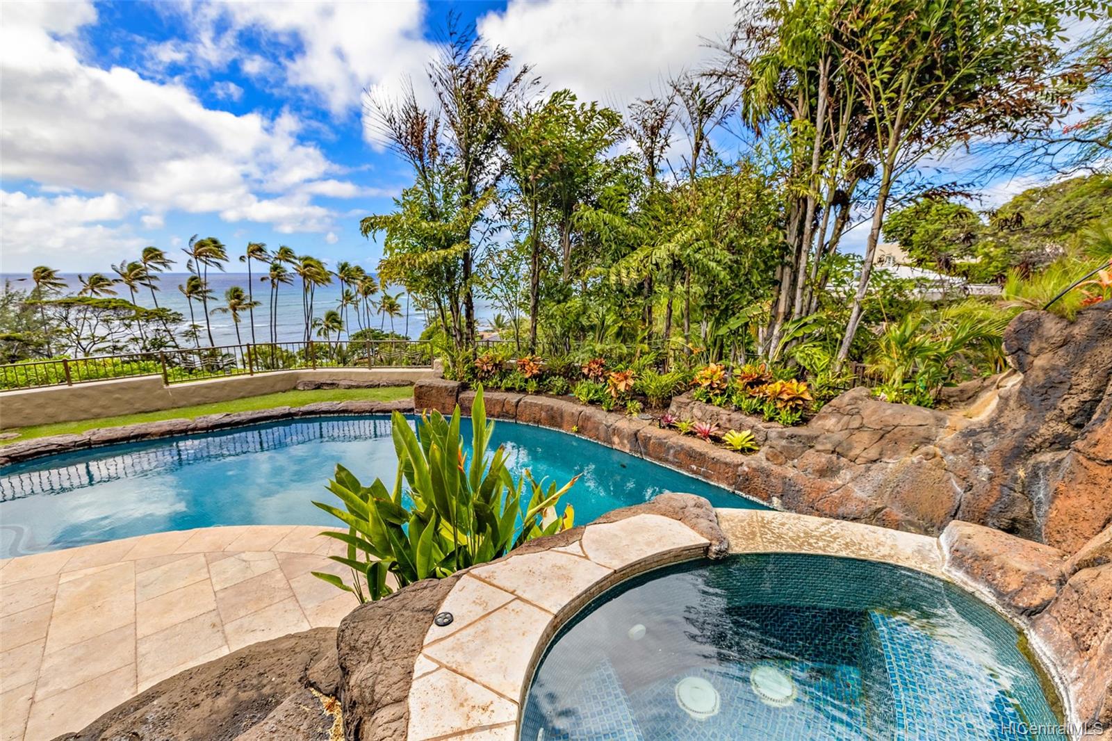 3210 Diamond Head Road  Unit 4