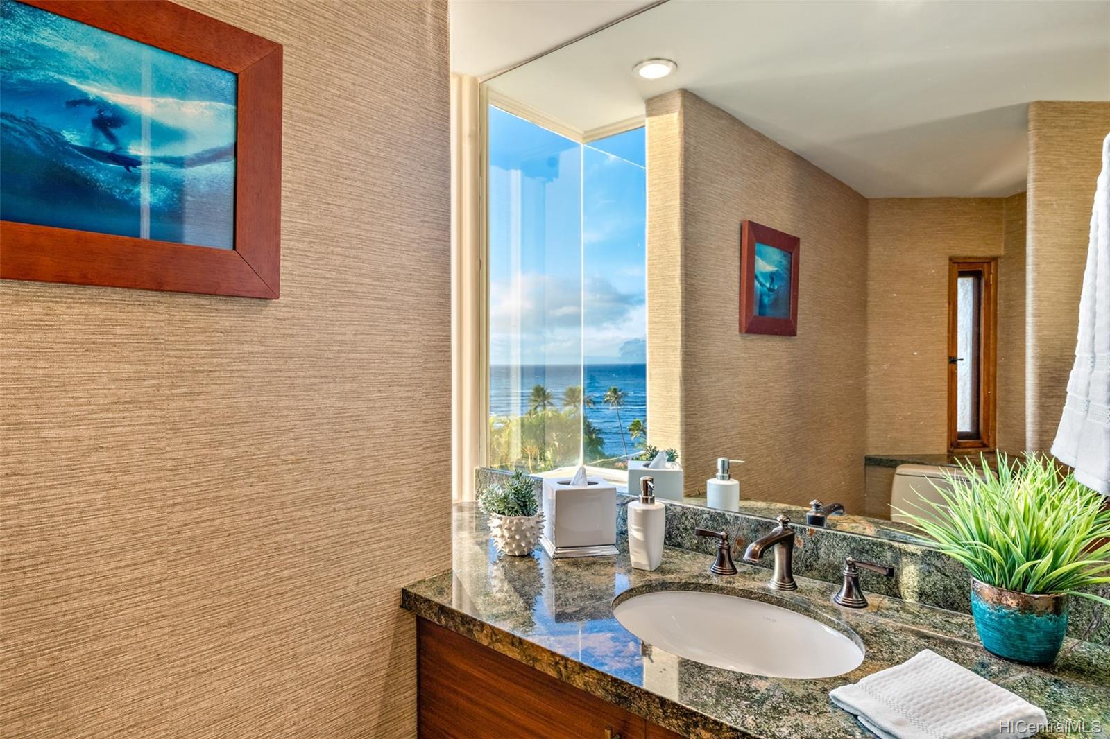 3210 Diamond Head Road  Unit 4