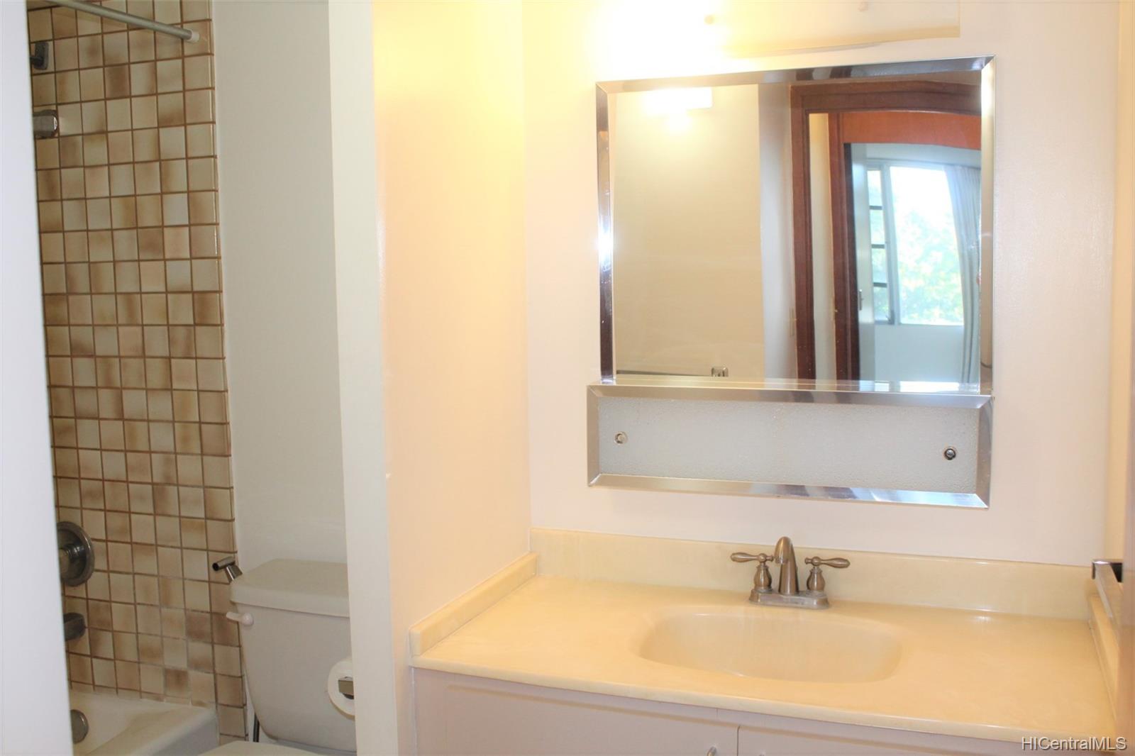 2825 S King Street  Unit 201
