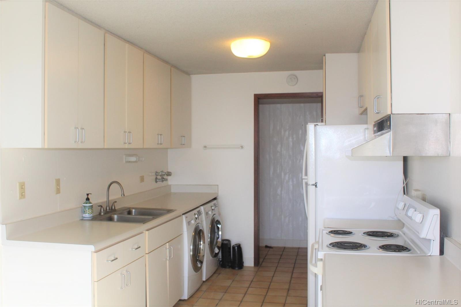 2825 S King Street  Unit 201