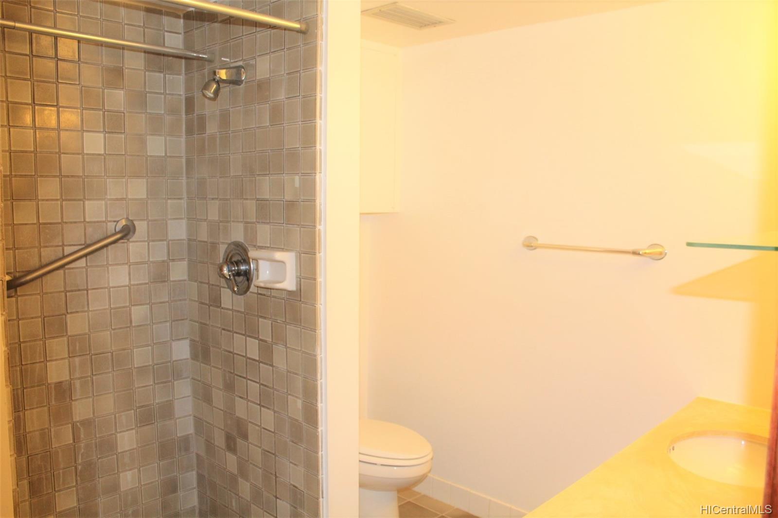 2825 S King Street  Unit 201