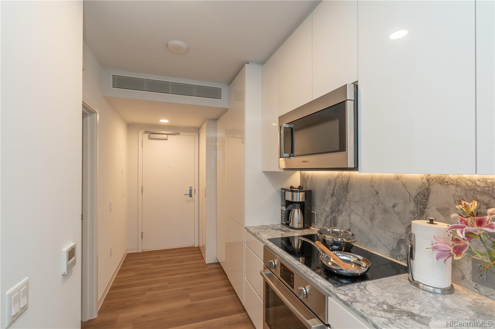 987 Queen Street  Unit 606