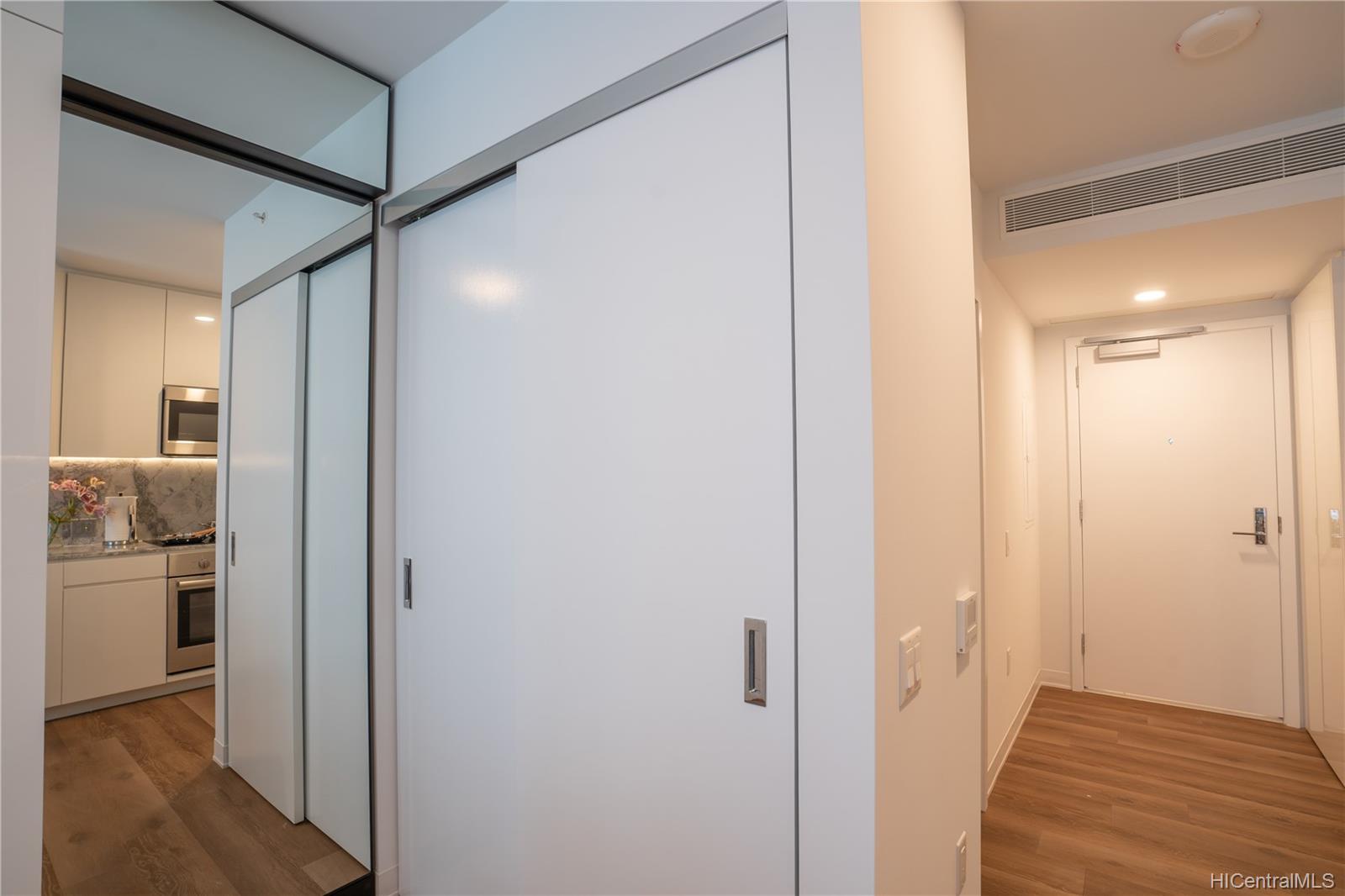 987 Queen Street  Unit 606