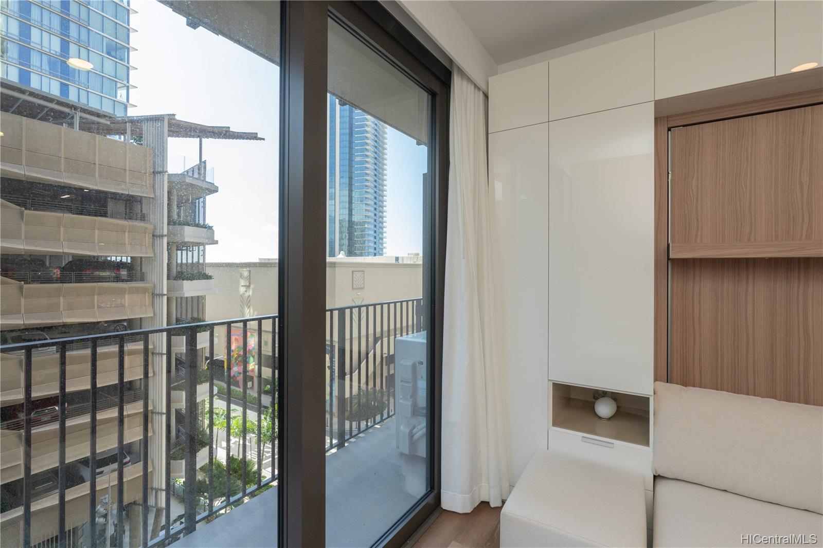 987 Queen Street  Unit 606