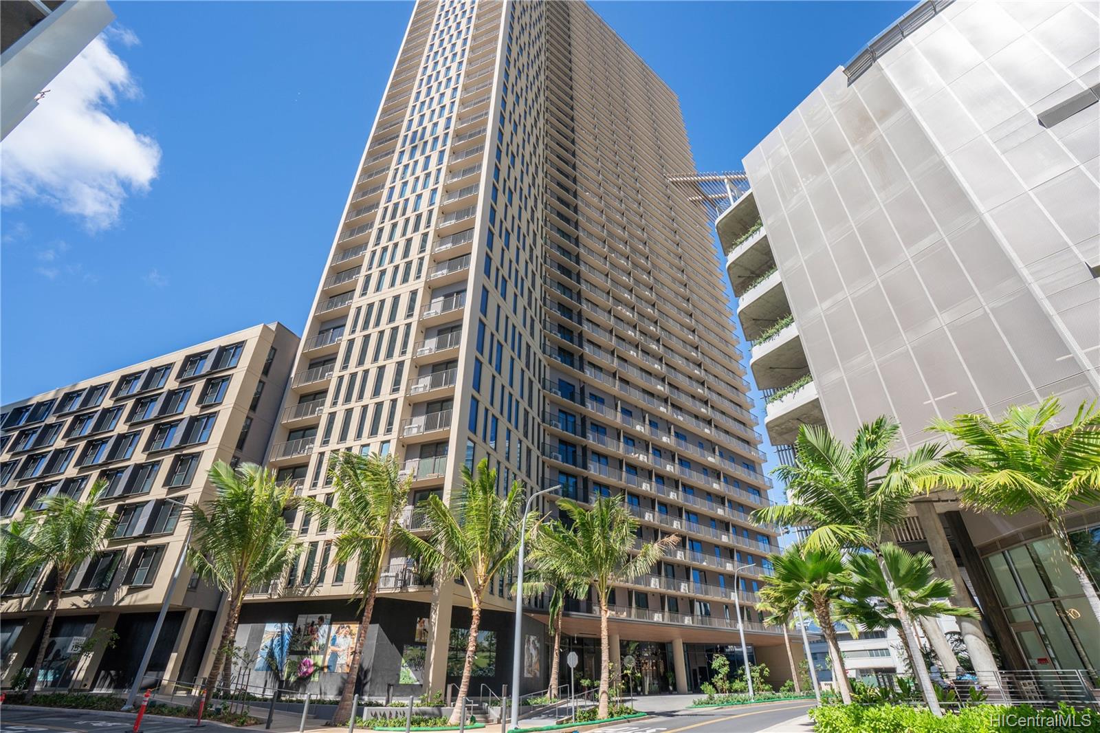 987 Queen Street  Unit 606