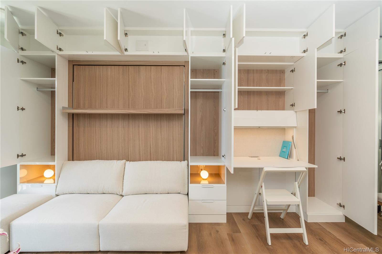 987 Queen Street  Unit 606