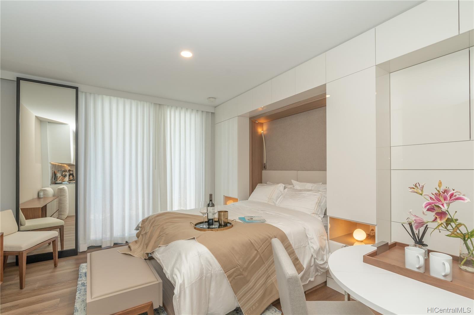987 Queen Street  Unit 606