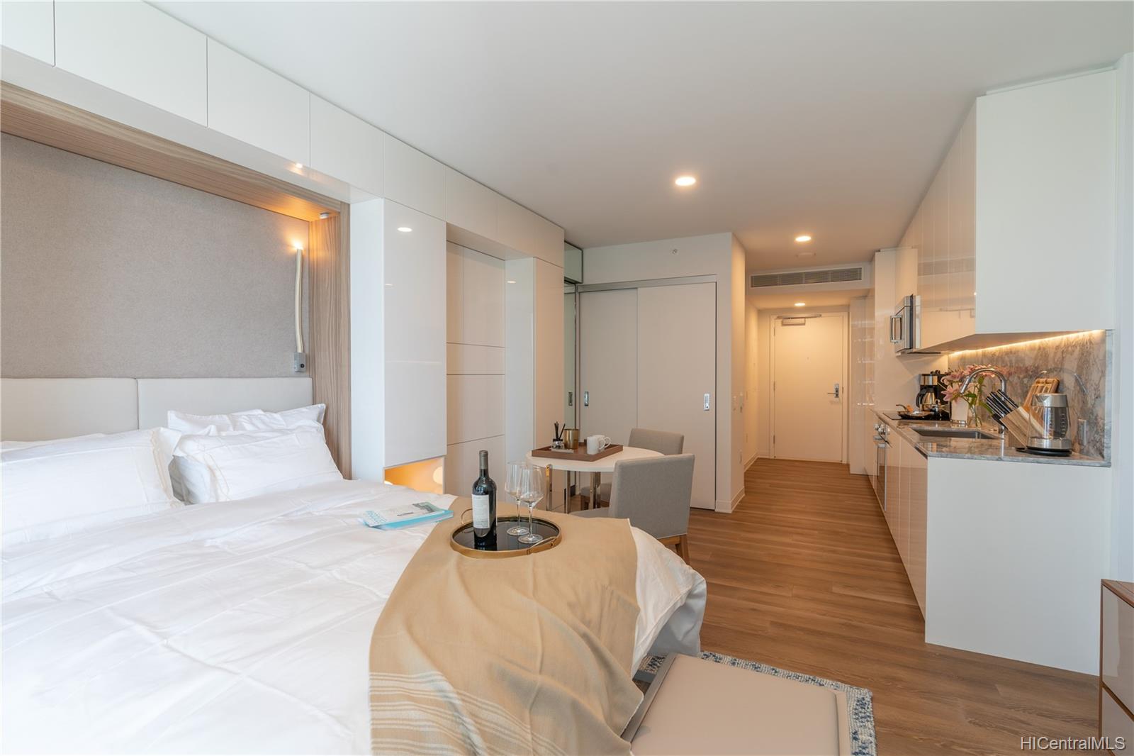 987 Queen Street  Unit 606