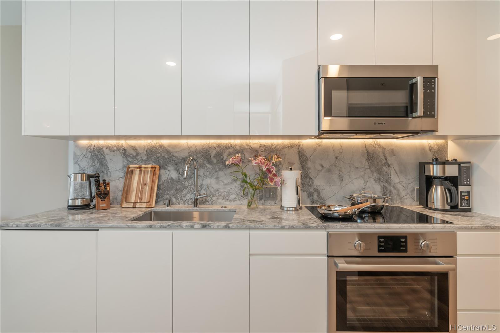 987 Queen Street  Unit 606