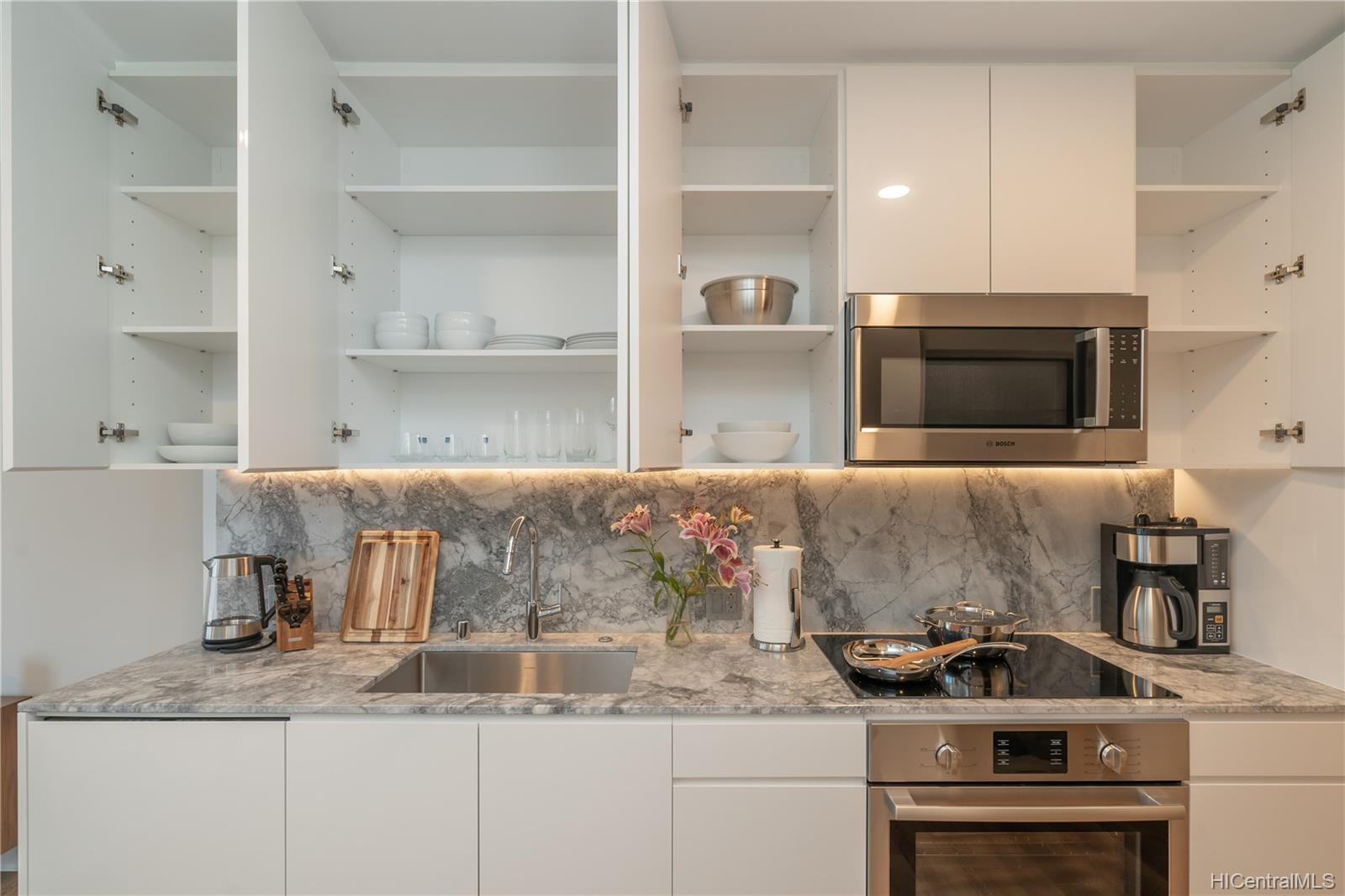 987 Queen Street  Unit 606