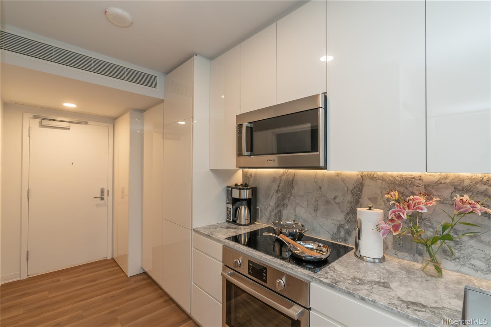 987 Queen Street  Unit 606