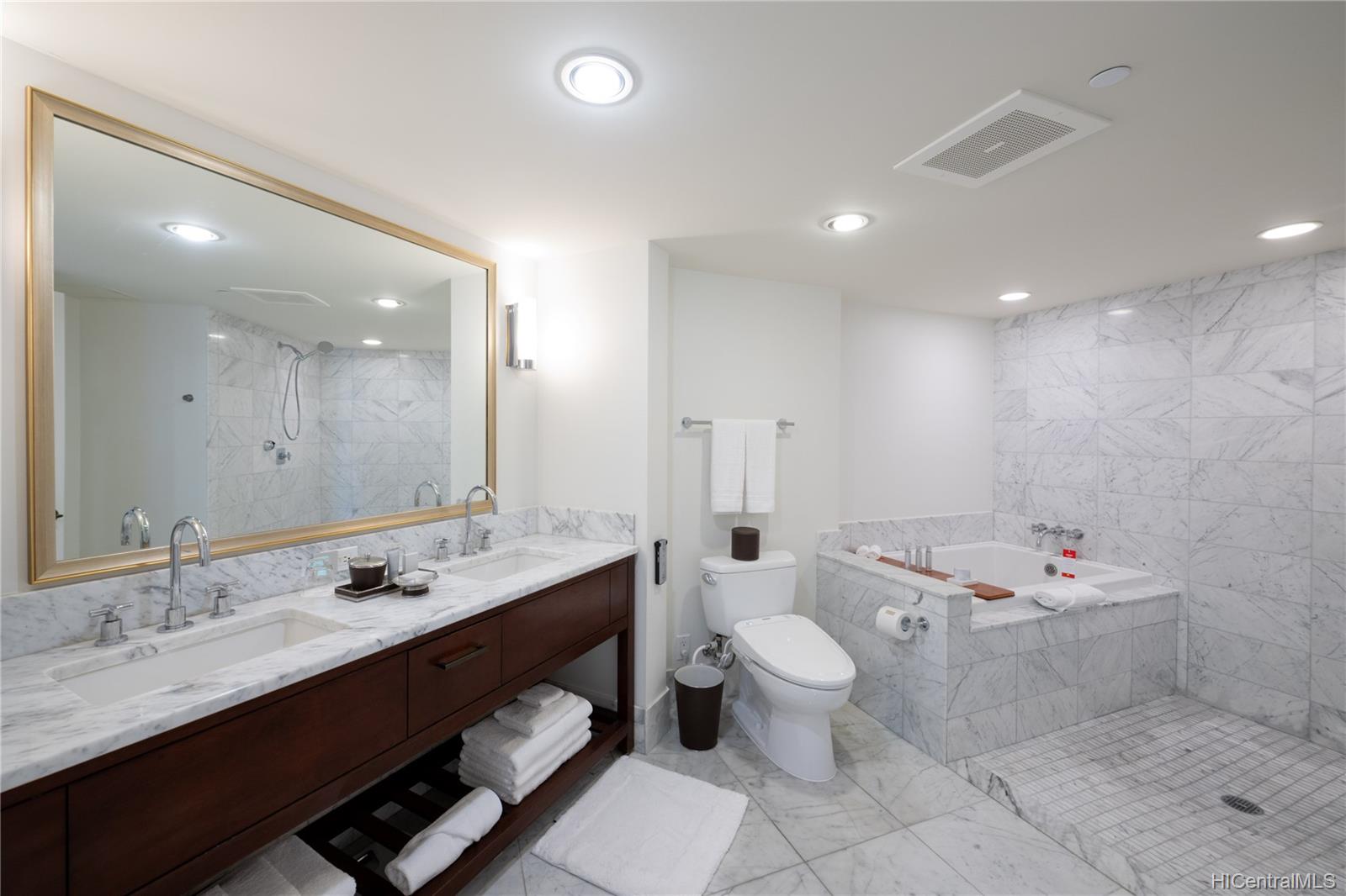 223 Saratoga Road  Unit 2005