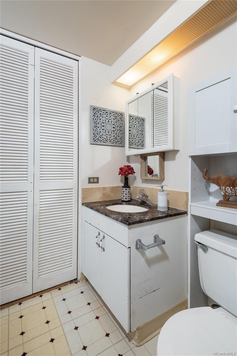 225 Queen Street  Unit 9G