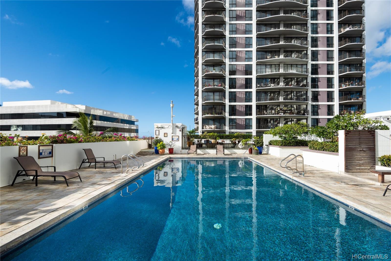 225 Queen Street  Unit 9G