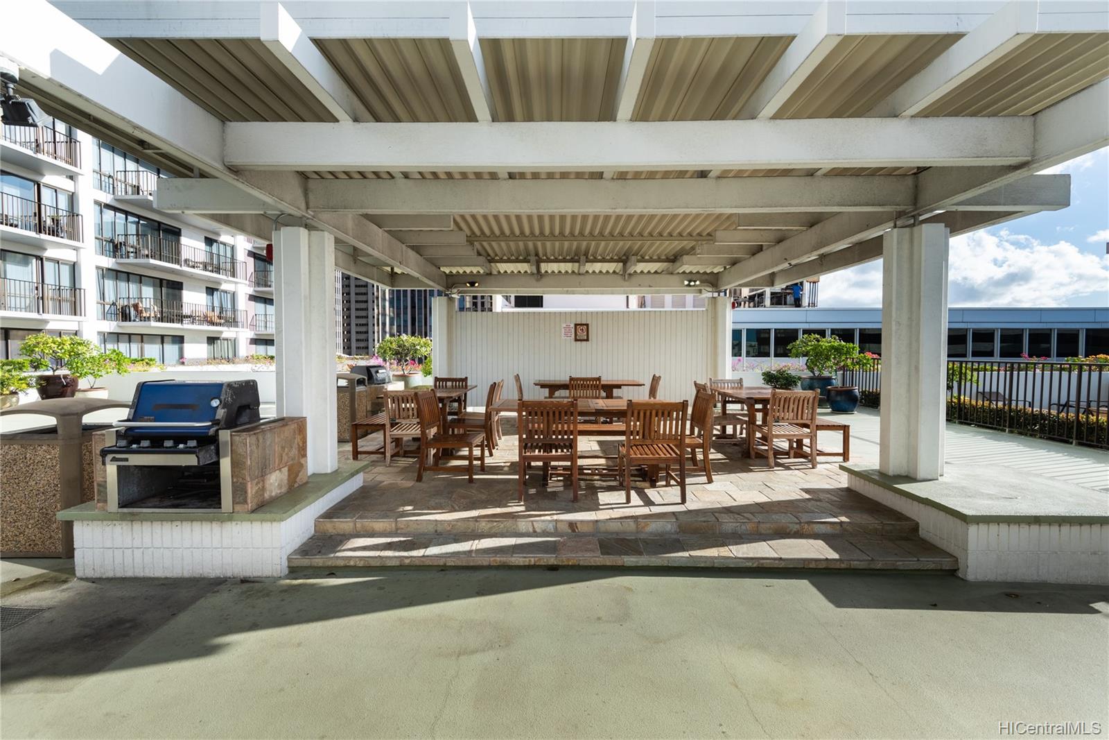 225 Queen Street  Unit 9G