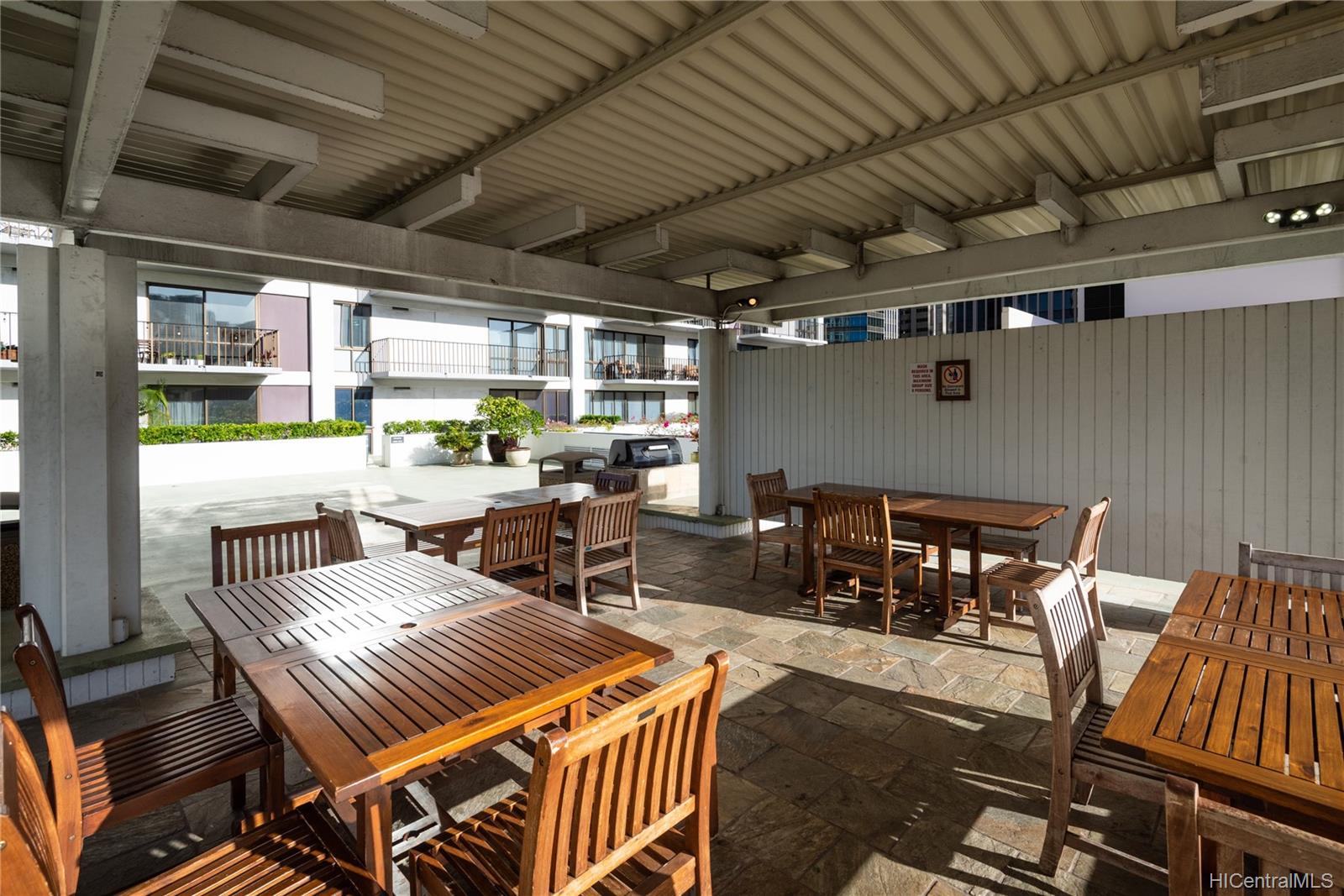 225 Queen Street  Unit 9G