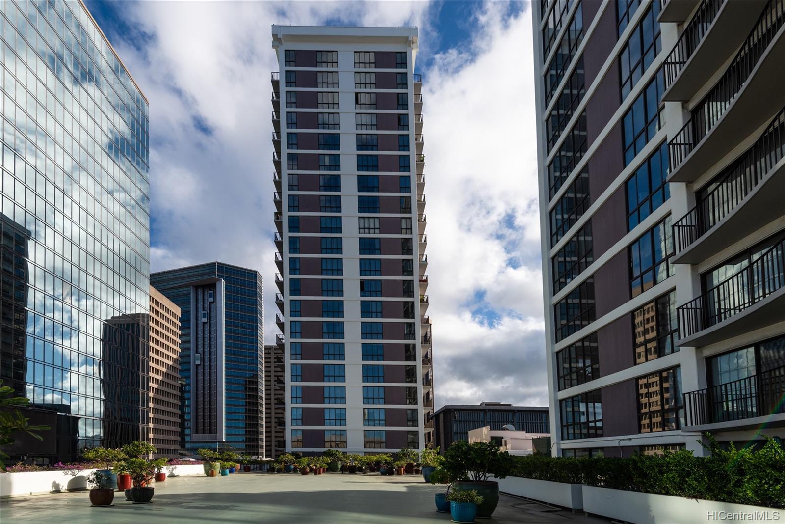 225 Queen Street  Unit 9G