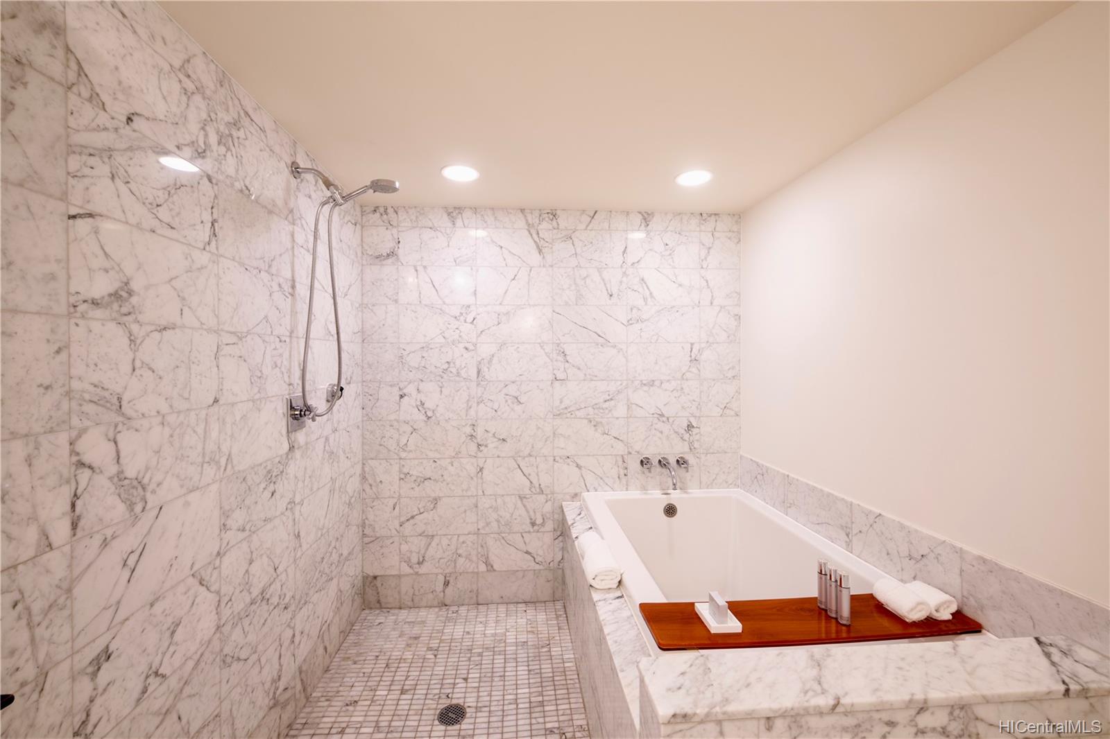 223 Saratoga Road  Unit 1008