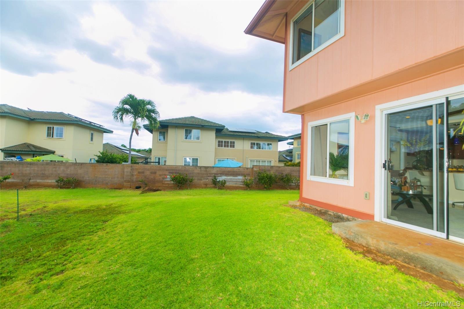 Kulalani Village 911159 Kamaaha Loop Unit 11F Kapolei HI 96707 sold on