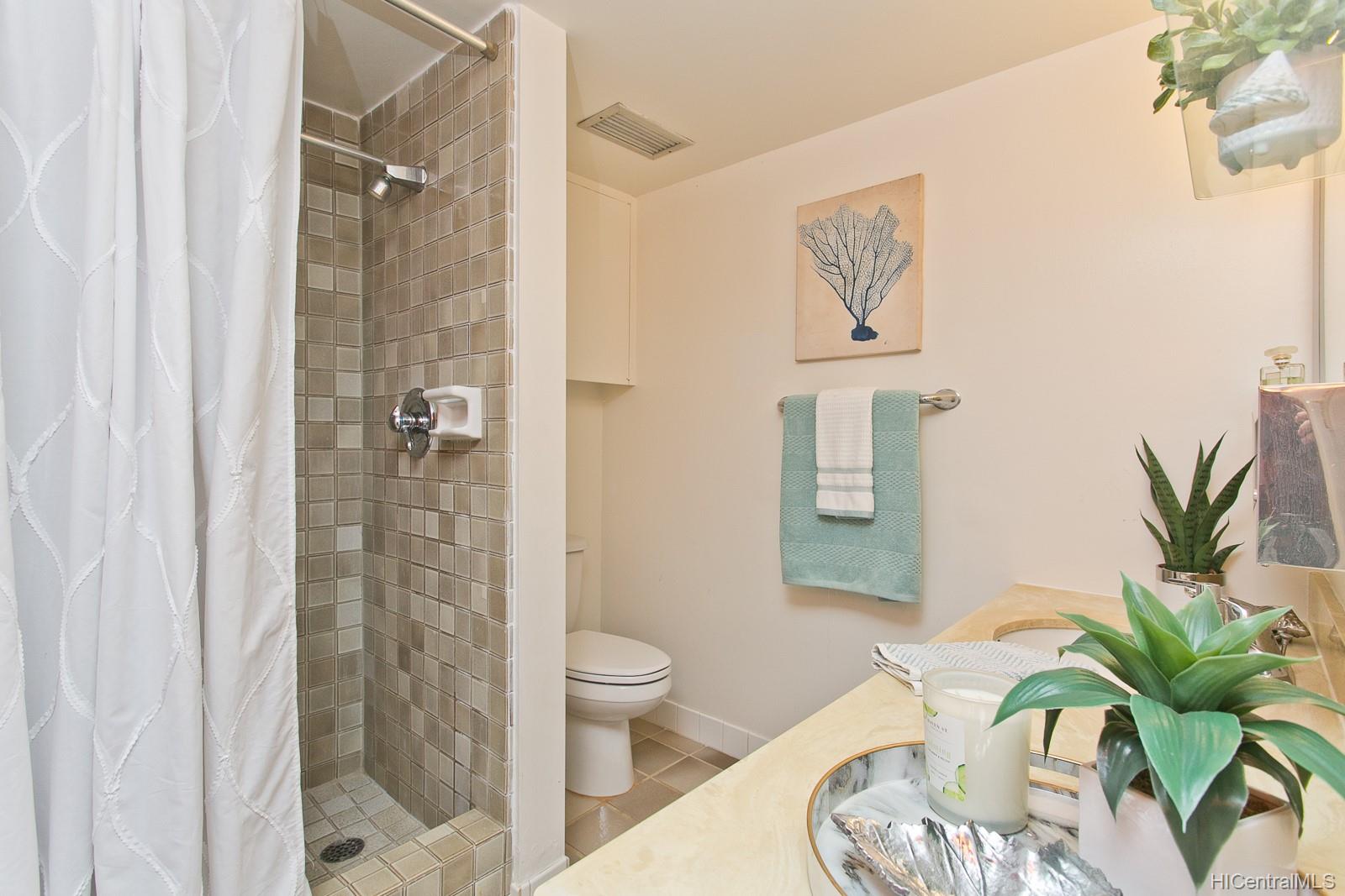 2825 S King Street  Unit 201