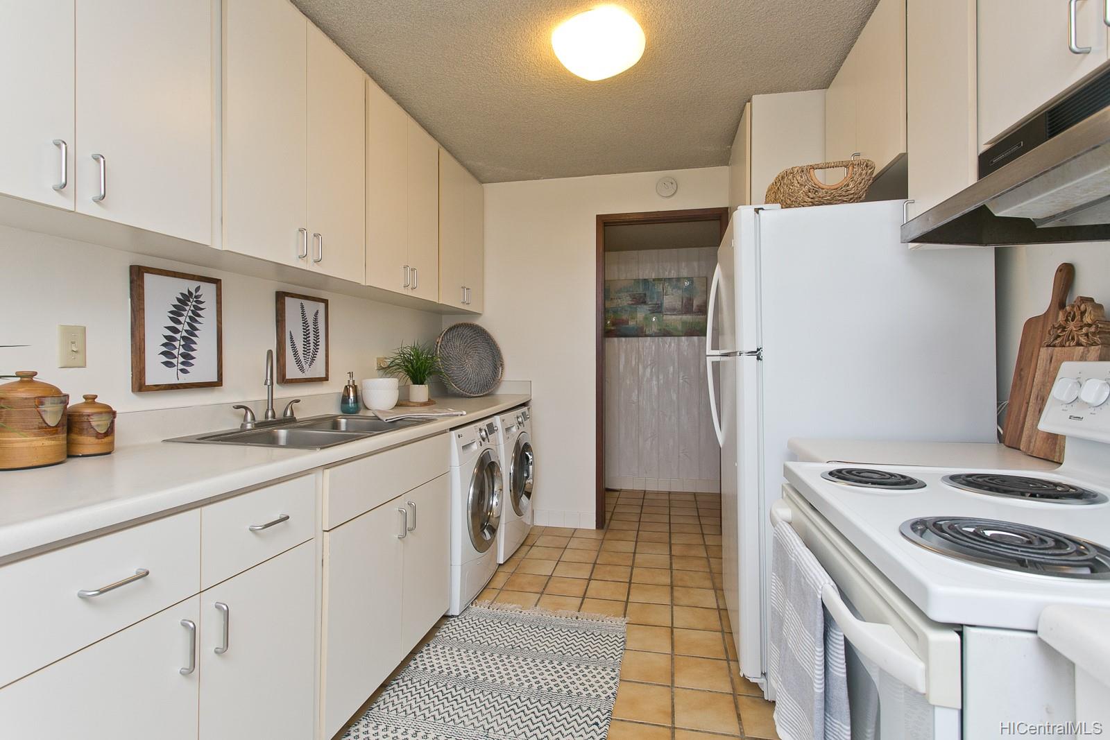 2825 S King Street  Unit 201