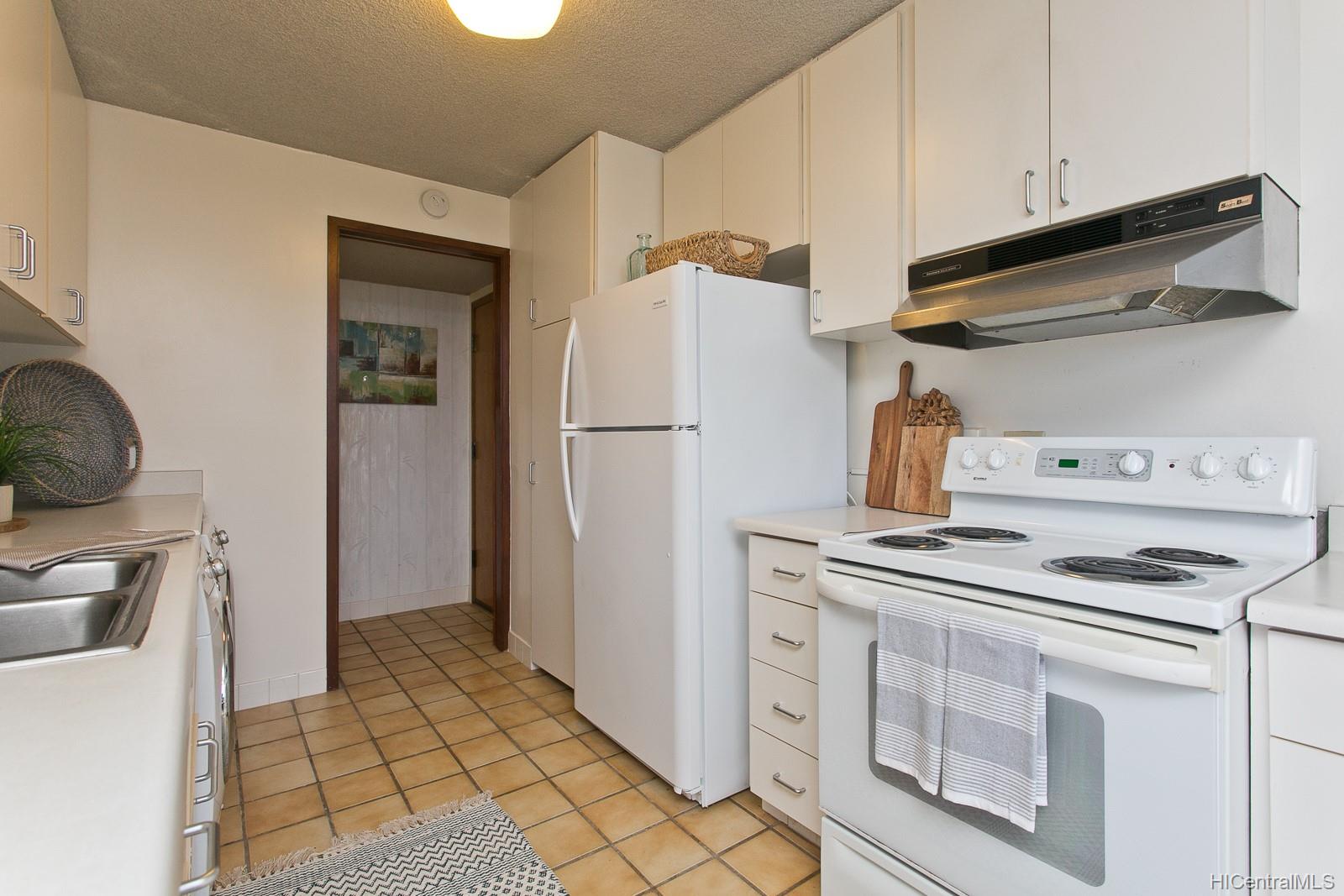 2825 S King Street  Unit 201