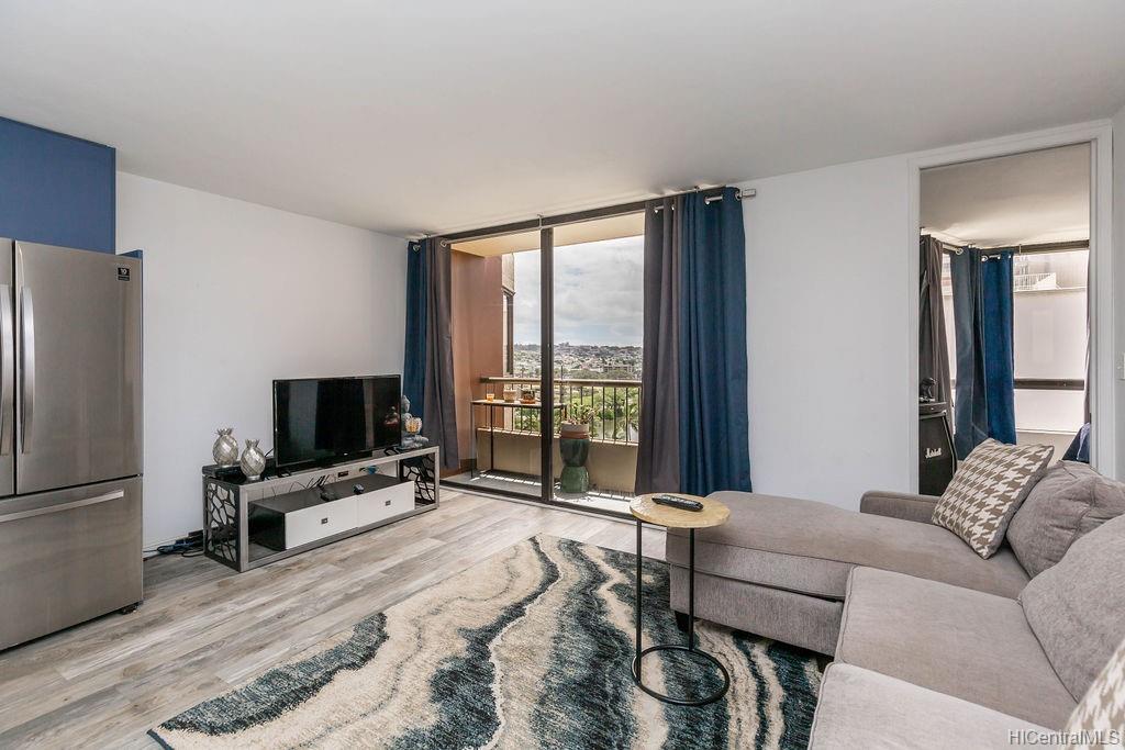 320 Liliuokalani Avenue  Unit 902