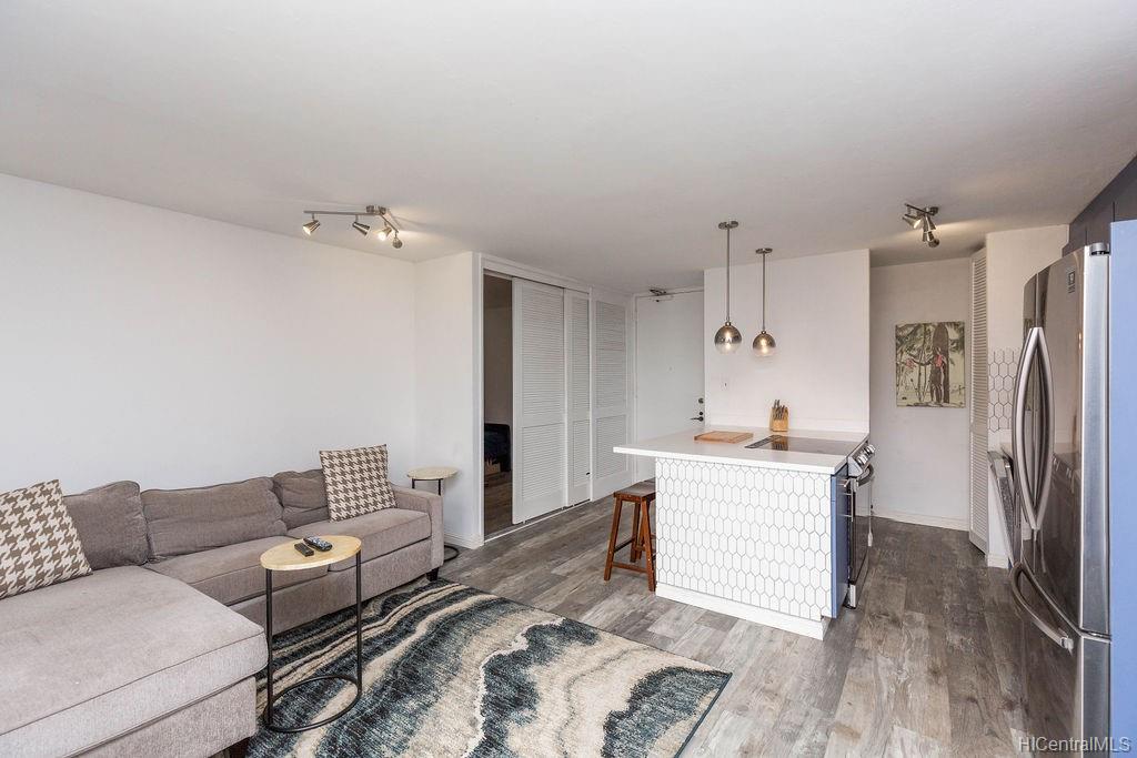 320 Liliuokalani Avenue  Unit 902
