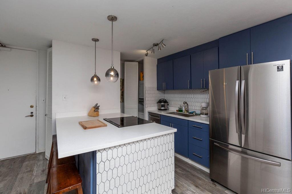 320 Liliuokalani Avenue  Unit 902